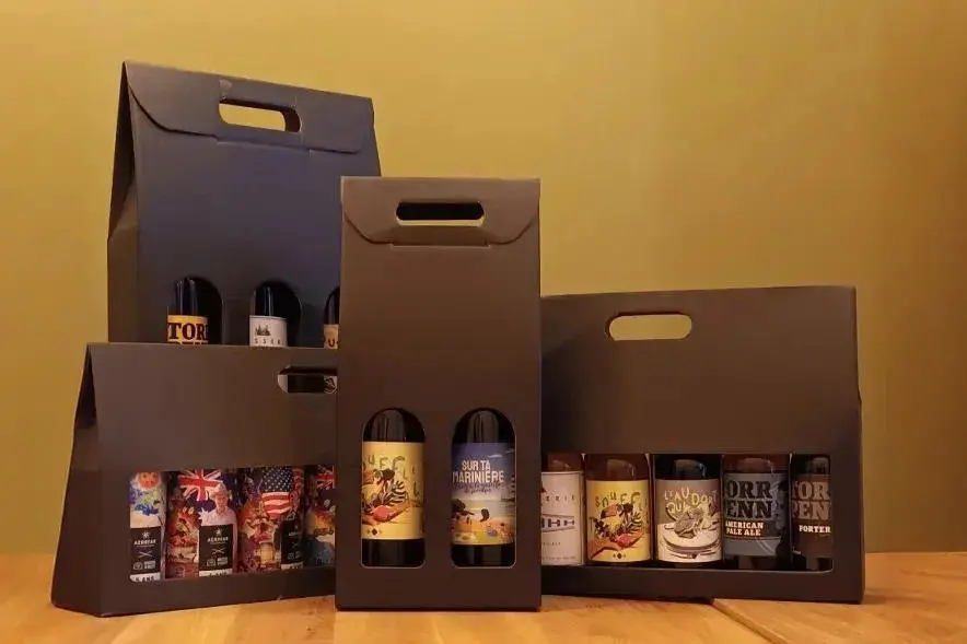 Coffret dégustation contenant six bouteilles de bières